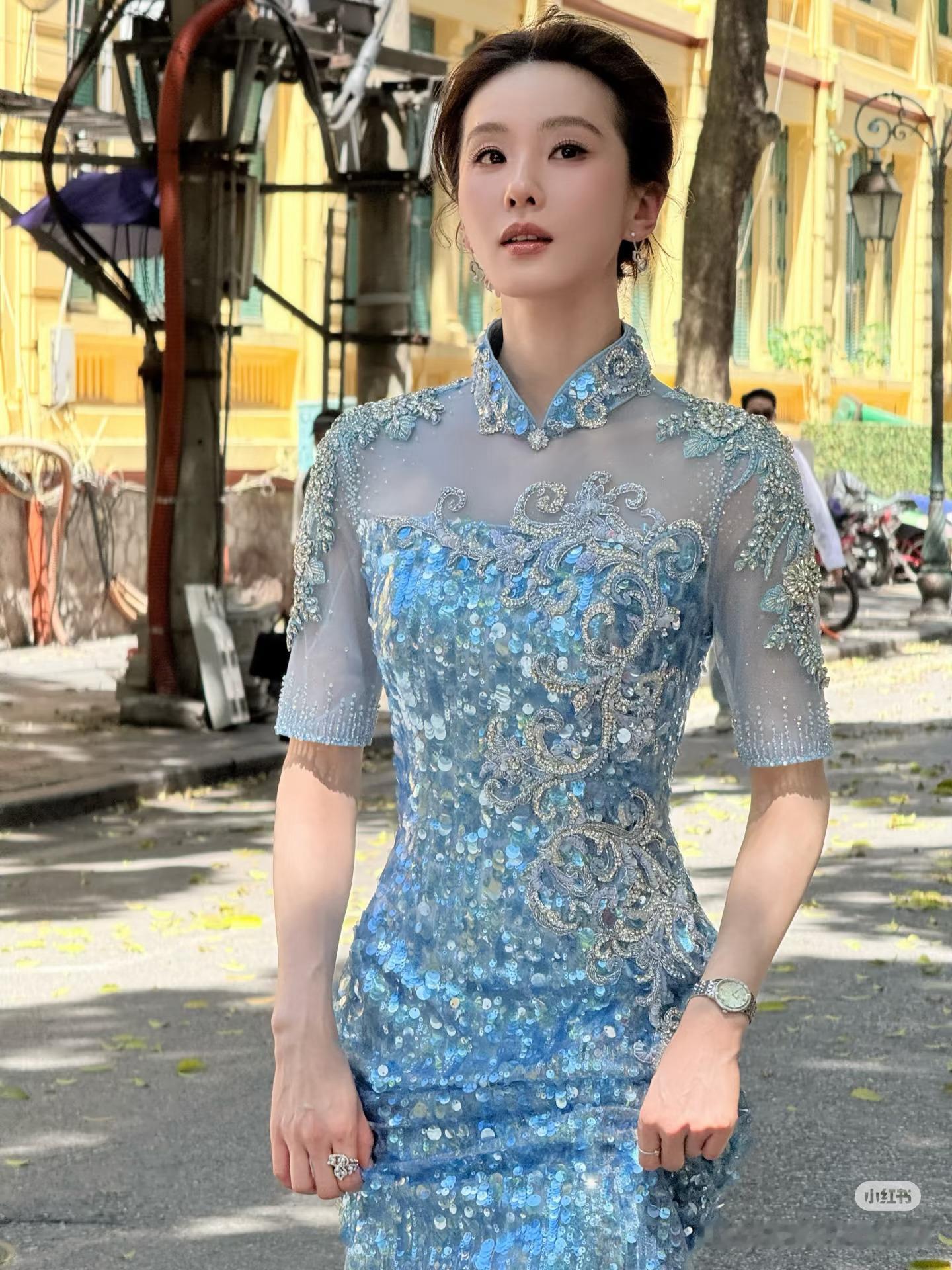 刘诗诗旗袍簪花姐姐，你美的空号神魂颠倒，直接360°旋转倒立扫堂腿，接着帅气旋转
