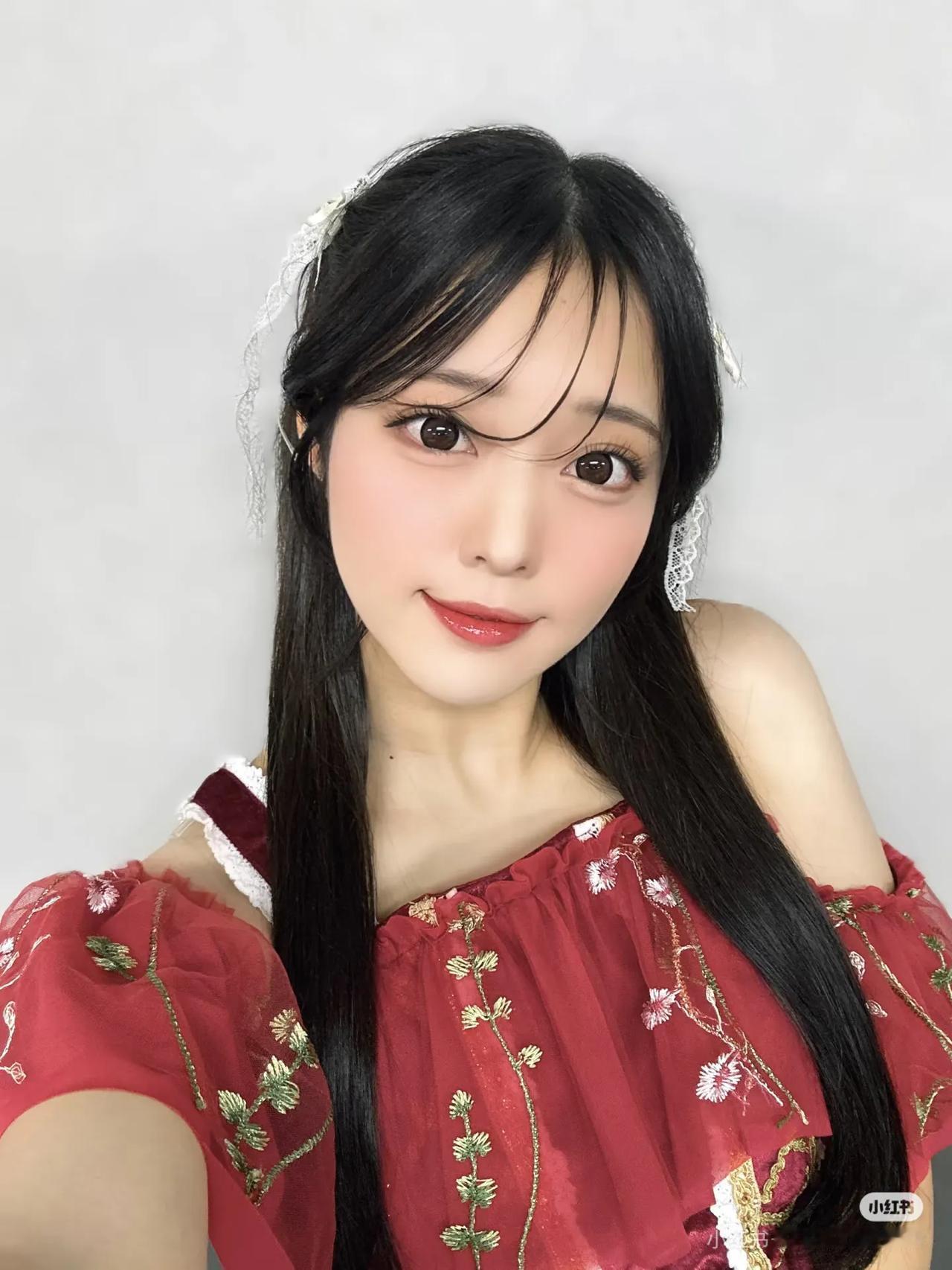 话说日本近几年就推出了许多颜值和气质都相当不错的新晋模特，而AYari就是其中之
