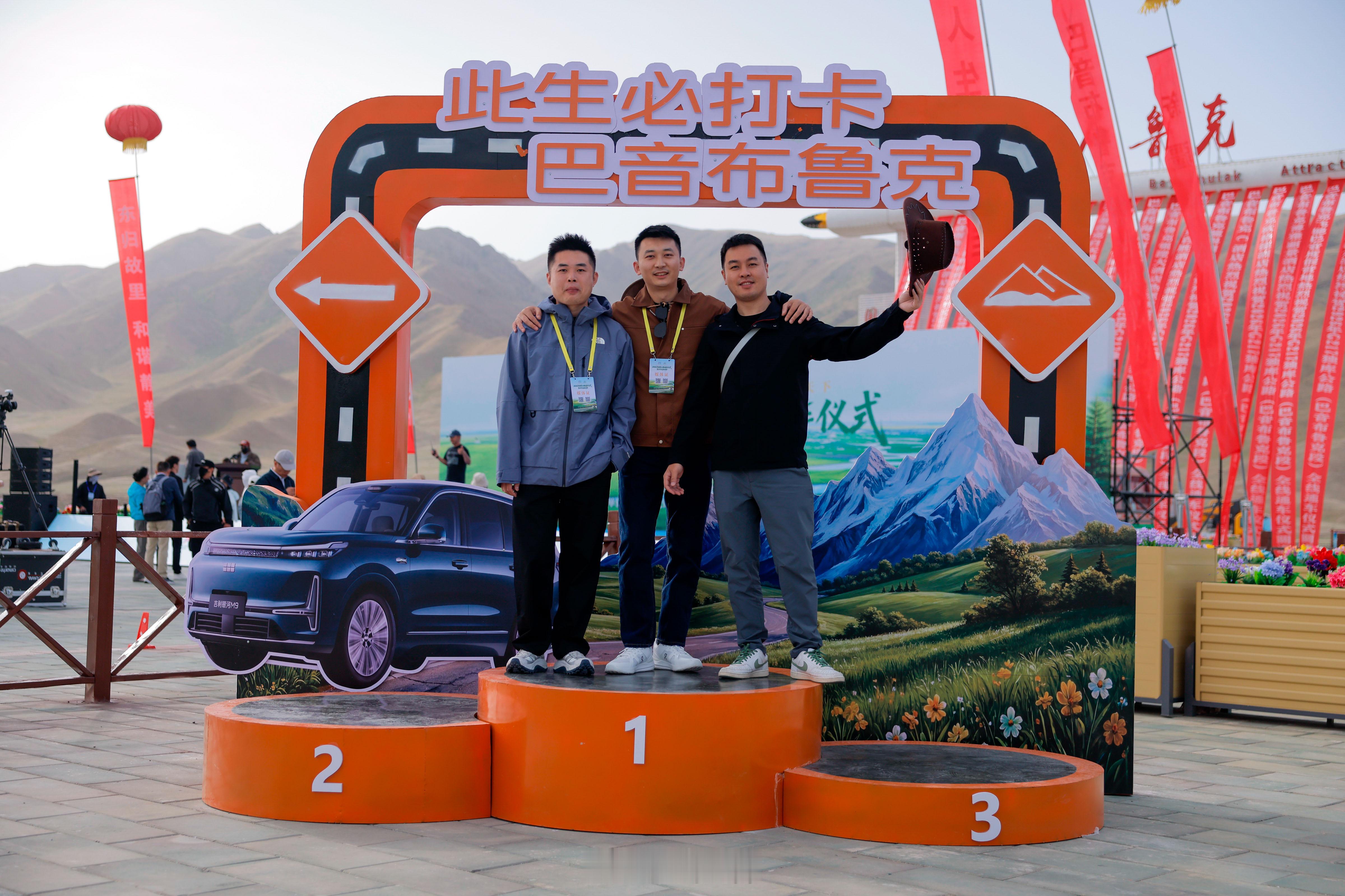 独库公路独库公路又上热搜了，今年我开路的时候还挺顺的，不知道现在堵不堵了。 