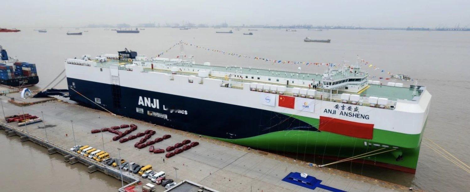 上汽建造海上最大汽车运输船。可容纳 9,500 辆汽车。到2026年，船队预计将