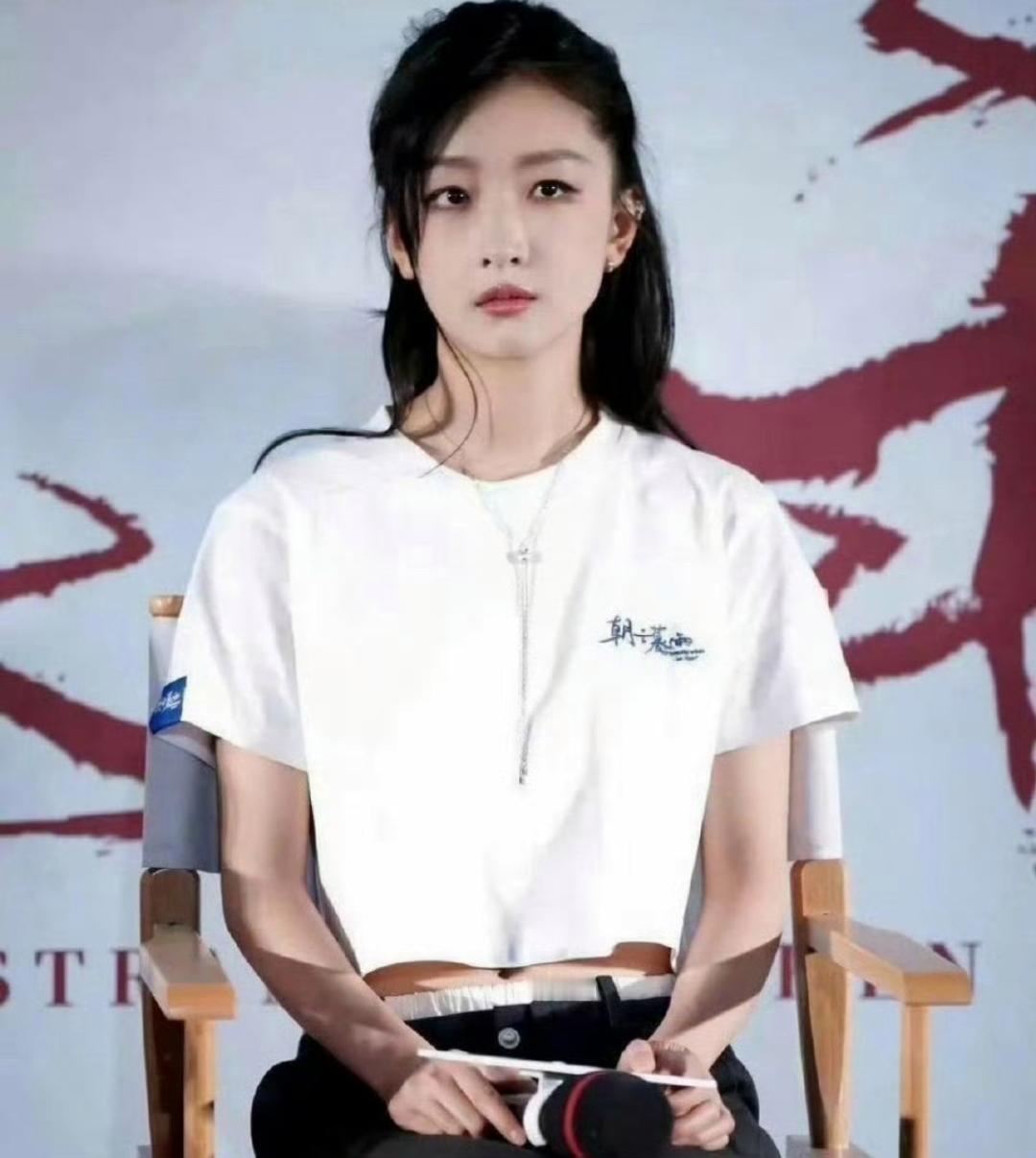 周冬雨这是长开了啊，你们觉得她漂亮了吗? 