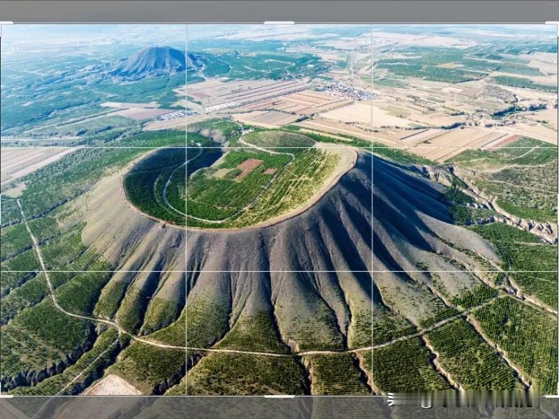 大同狼窝山火山口，航拍。 #火山# #地质# #航拍# #无人机航拍# #云州区