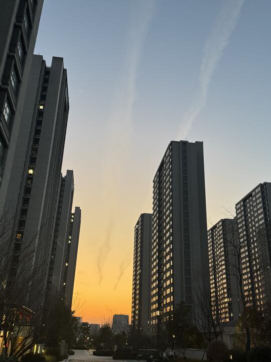 “这个世界上最浅薄的关系就是,你没有随他的意,他就忘记你所有的好, 人...