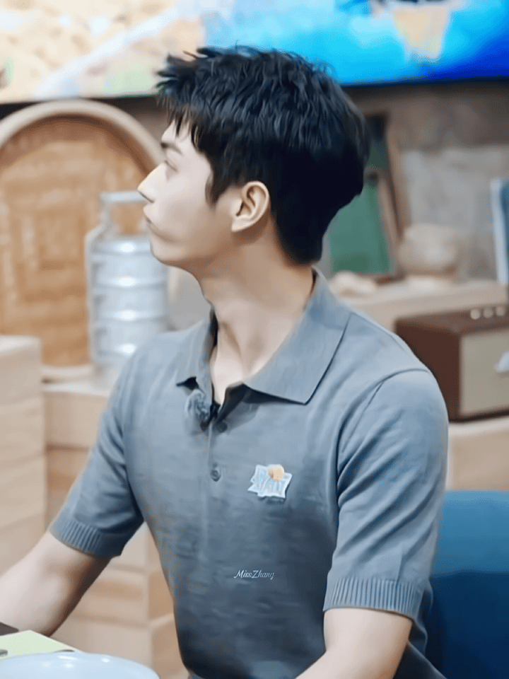 许凯综艺里随口飙的粤语！！！苏的不行嘞！[抓狂][舔屏][舔屏][舔屏][舔屏]