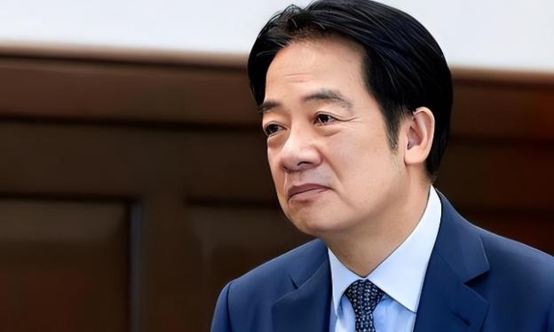 这两天，岛内彻底炸锅了。一群平时在镜头前耀武扬威的政客，现在犹如热锅上的蚂蚁。他