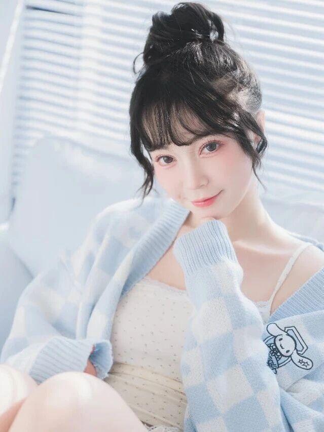 少女摄影|NO.0038期
微微扬起的嘴角
笑容宛如春日里第一缕轻柔的微风
眼眸