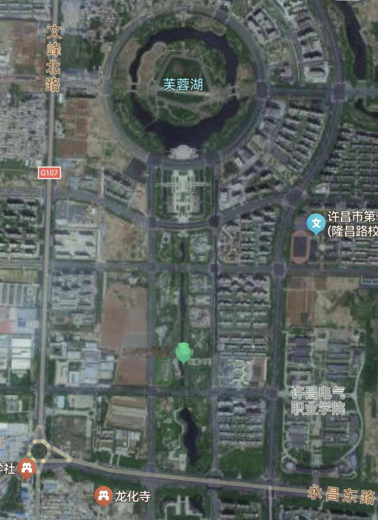 除却上海的滴水湖，这恐怕是全国最圆的大湖了。直径350米，一圈下来一公里多，这简