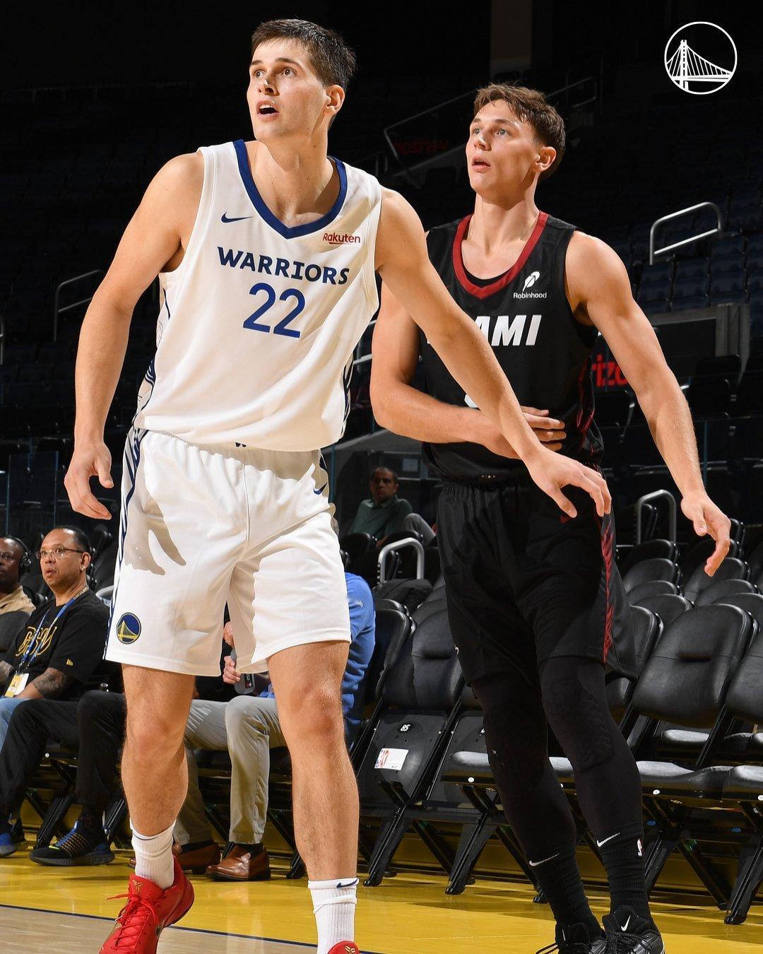 勇士和52号秀图西签下双向合同。NBA ​​​