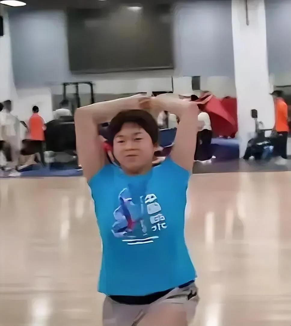 全红婵缺席世锦赛，很多人苛责她胖了，  却没有人知道，婵宝胖了。

  
不是因