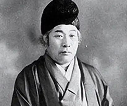 怪不得日本这么着急想跟咱们打一仗，日本出了个特别神的预言家叫王仁三郎，他最出名的