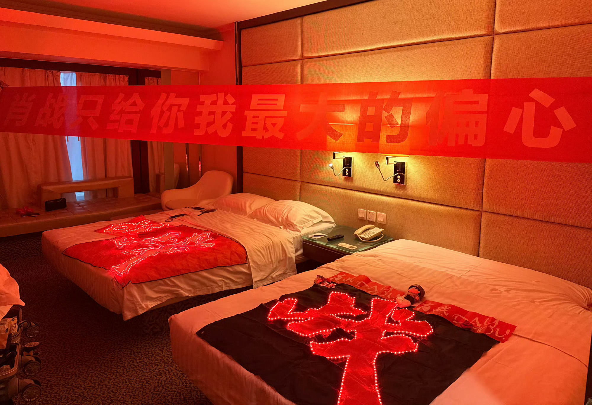 刷到好多好多小伙伴们都去现场了！小飞侠们一定要多多穿带【红色】元素，线下注意安全