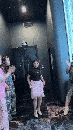 小太妹上了年纪后就是老太妹了……[呲牙]