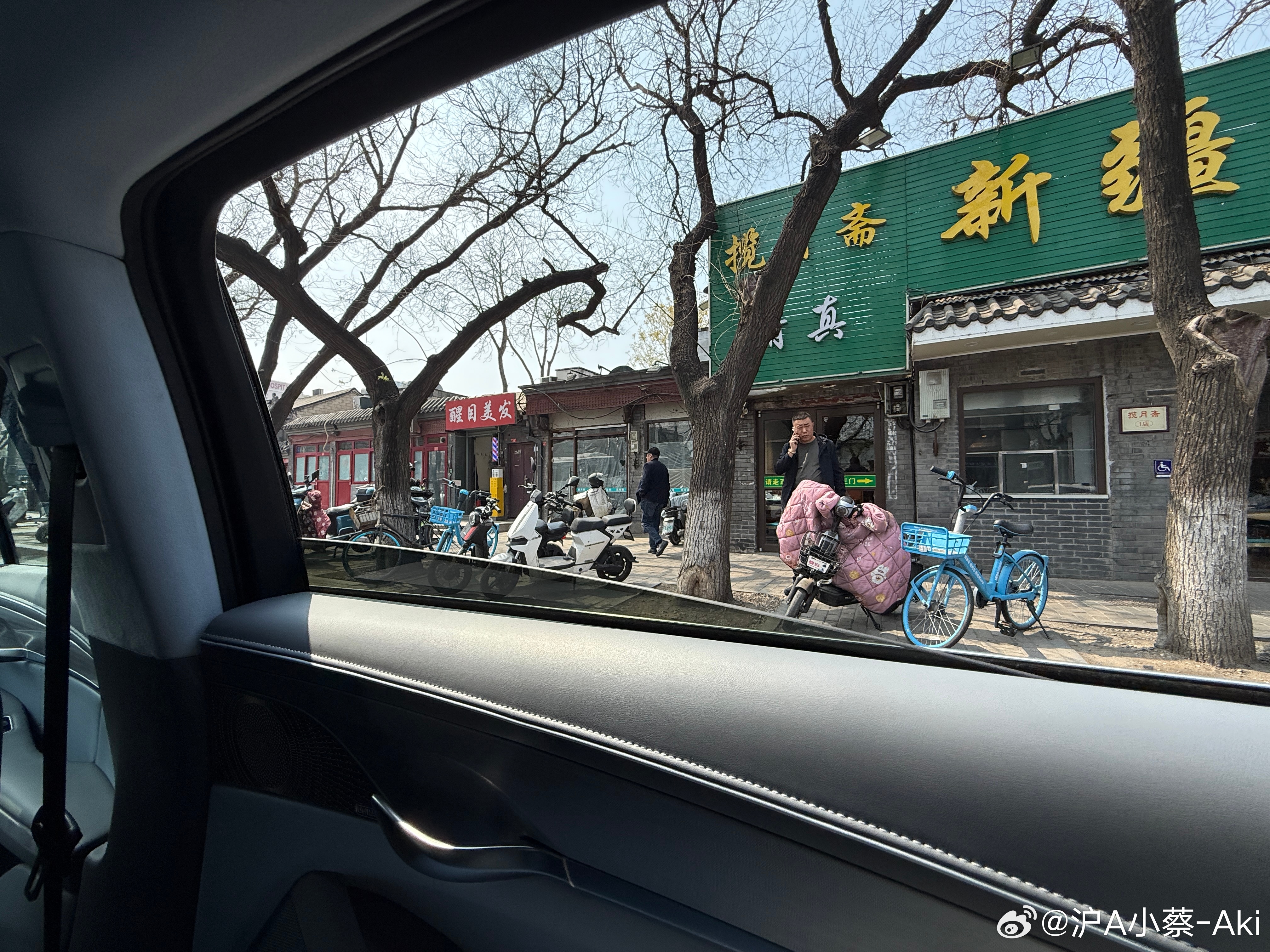 第一次坐岚图追光，这车底盘是所有自主品牌新能源的专车里我体验过最好的，而且后排车