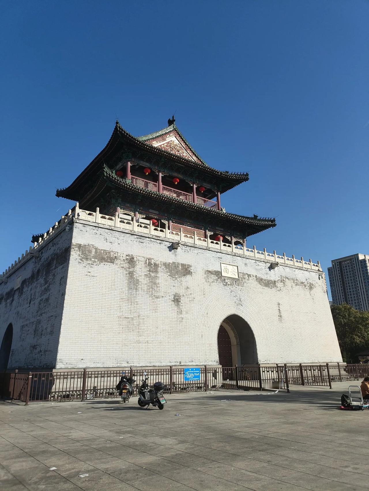 人生感悟
《格局》
越大的官越没有架子，
因为他见过更大的人。
越小的人越神气，
