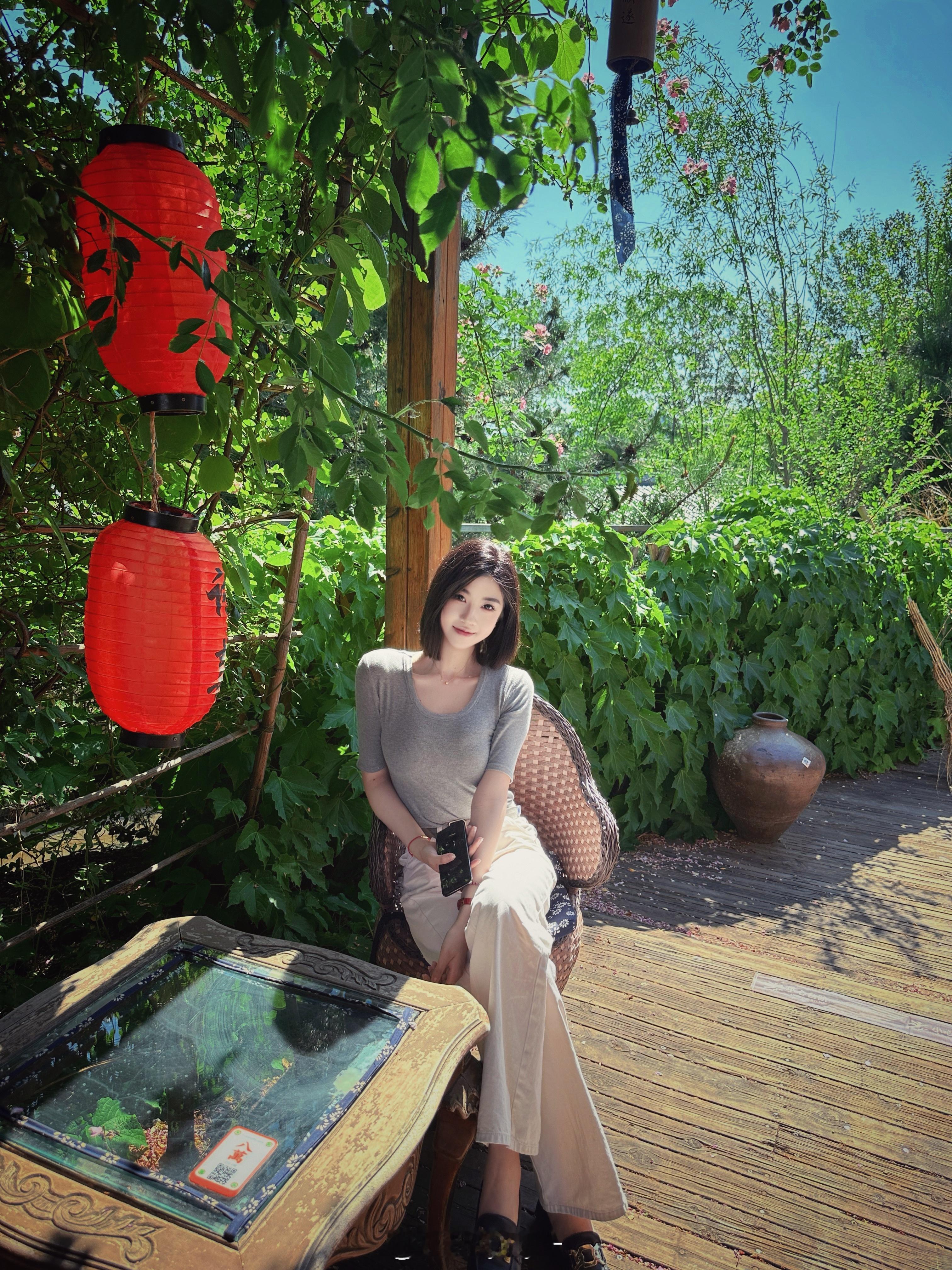咖啡苦，心里堵，天天挣那2500  ​​​