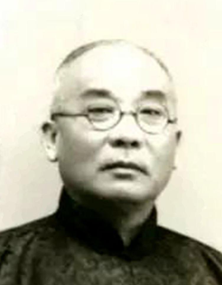郭世五(1867—1940) 字葆昌。河北省定兴城内二街人。中国近代著名瓷器收藏