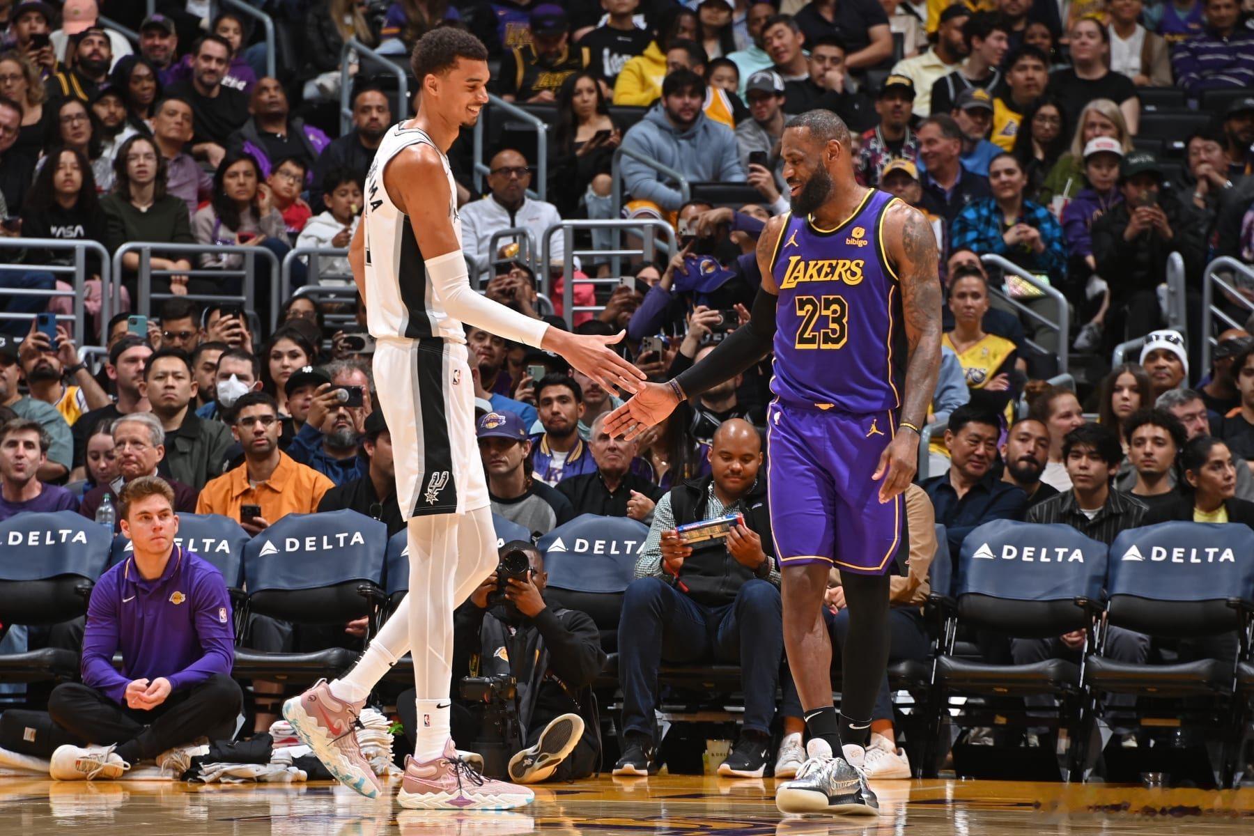 火记：“勒布朗退役后没人会看NBA了”。这绝对是史上最大的笑话。文班亚马超远三分