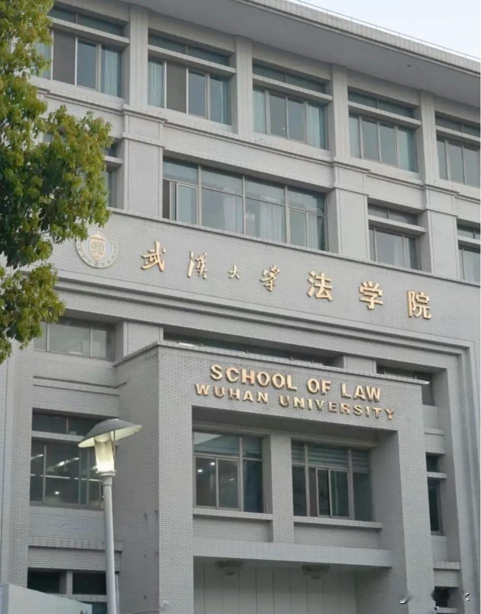 武汉大学法学院的莫洪宪，

近几日提出了贩毒可以“免死”和应该废除对女性的死刑。