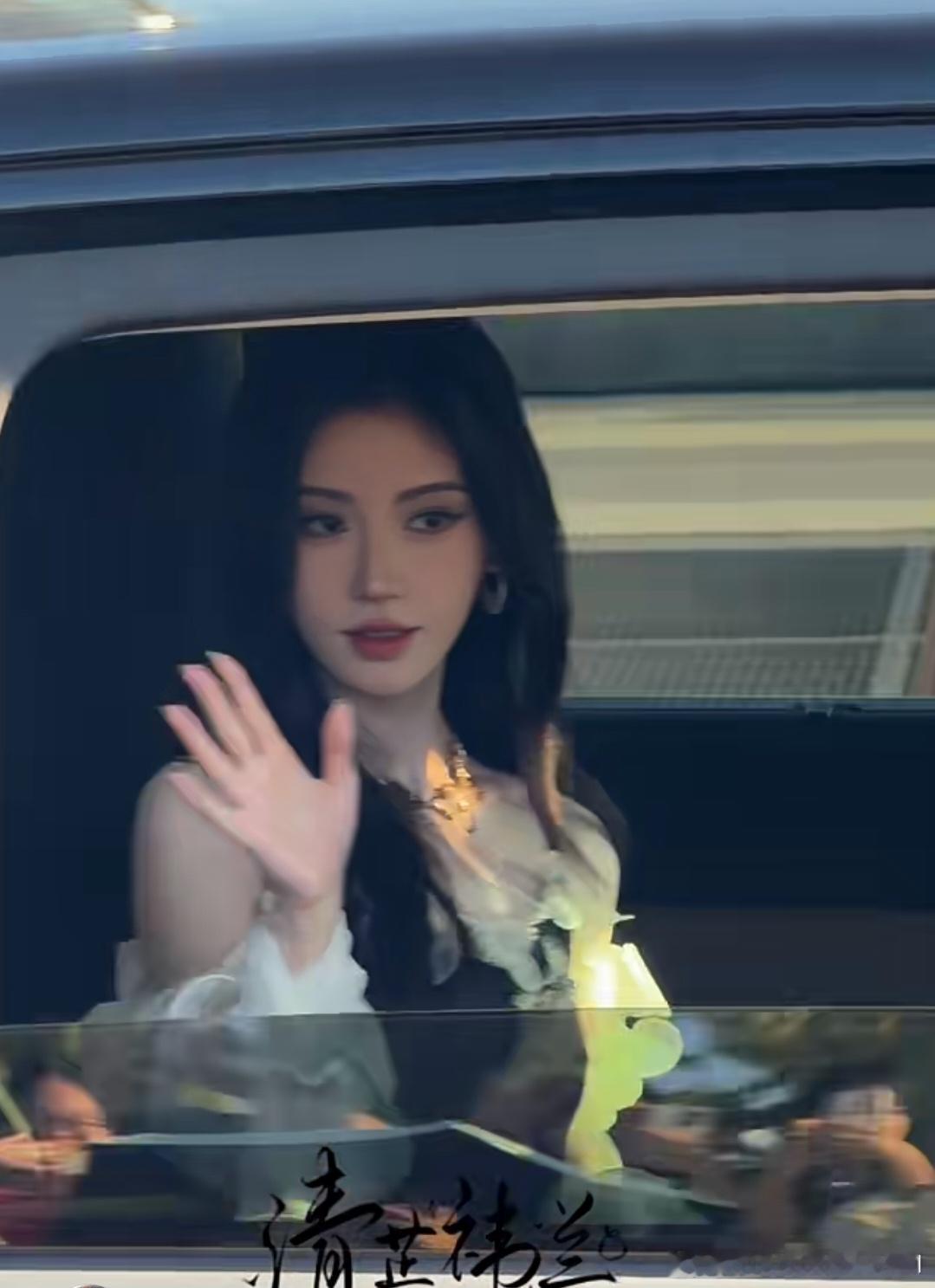 这是真大明星，我等到了！！时隔多年 鞠儿的现代装杀回来了权威！！ 