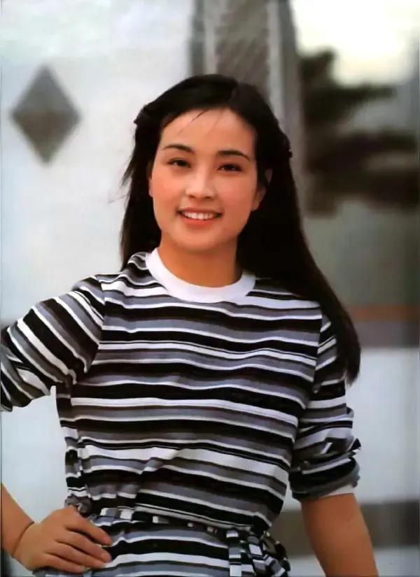 刘晓庆、倪萍、李小冉，年轻的时候，谁更漂亮有气质？之前刷到好多人夸李小冉皮肤白漂