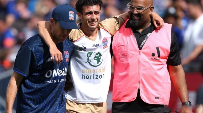 纽卡斯尔喷气机官方：巴多拉托和布拉科因伤赛季报销1月5日讯 澳超的纽卡斯尔喷气机