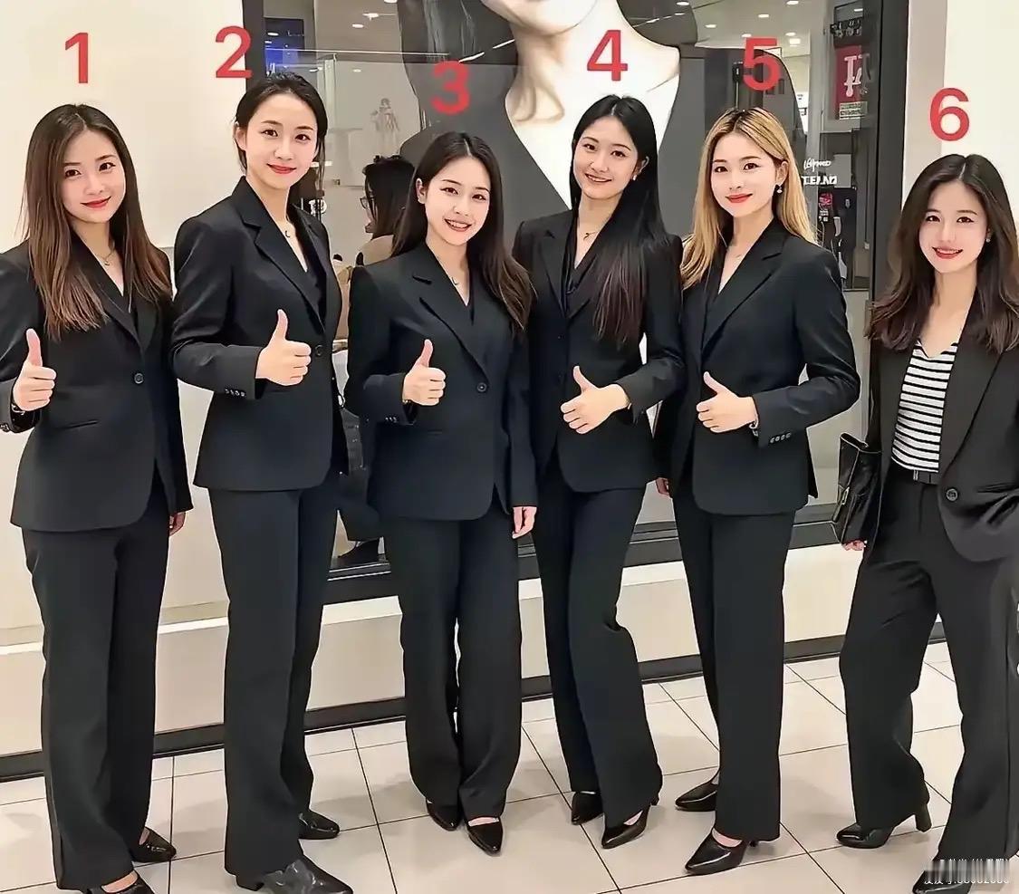 六位女职员正装列队等候挑选，全员抬手点赞。一号稳重细心、二号擅长应酬、三号开朗健