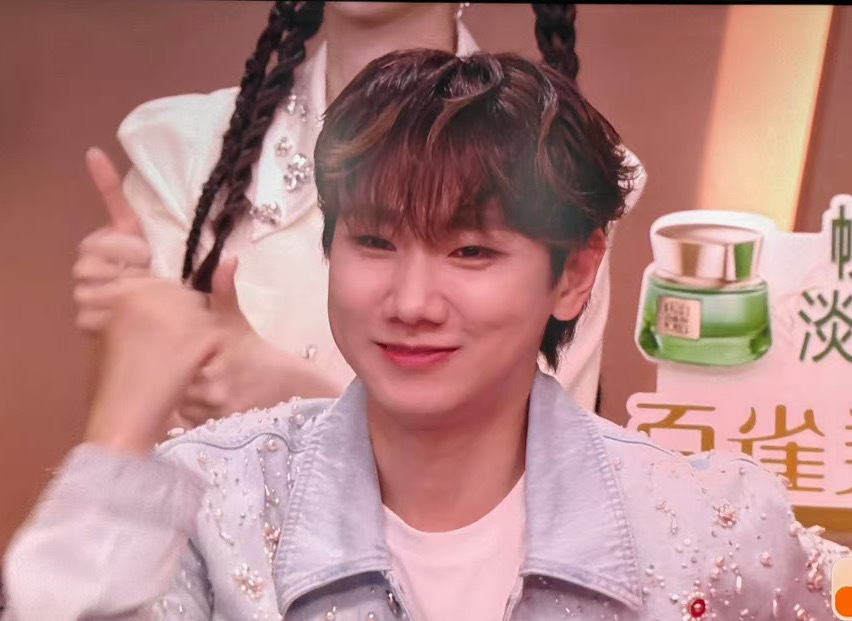#汪苏泷 好听#汪苏泷的歌是真的很好听，看到热搜好听时候的小表情也太可爱了吧，你
