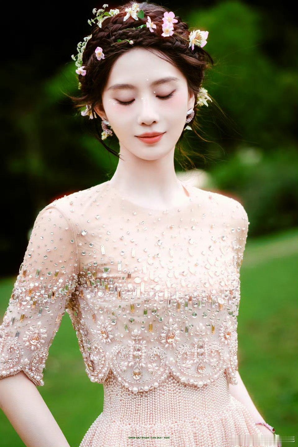 刘诗诗赵今麦晚宴同框摄影新生刘诗诗 刘诗诗这组封神森系大片，靠3个机位直接焊死仙