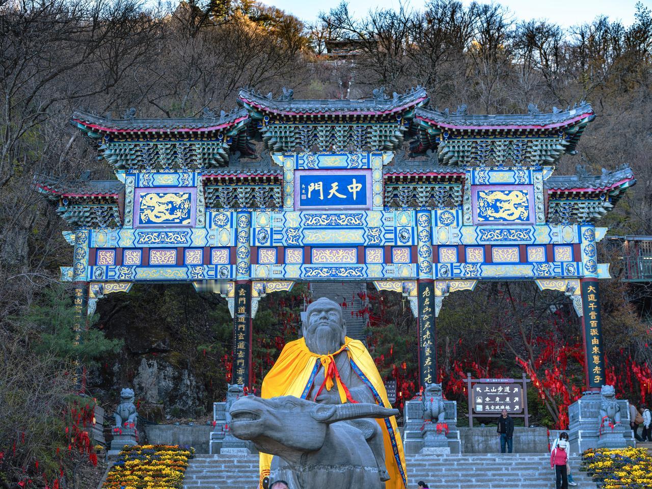 洛阳老君山风光(三)
老君山原名景室山，相传老子（李耳）曾在此归隐修炼，是道教的