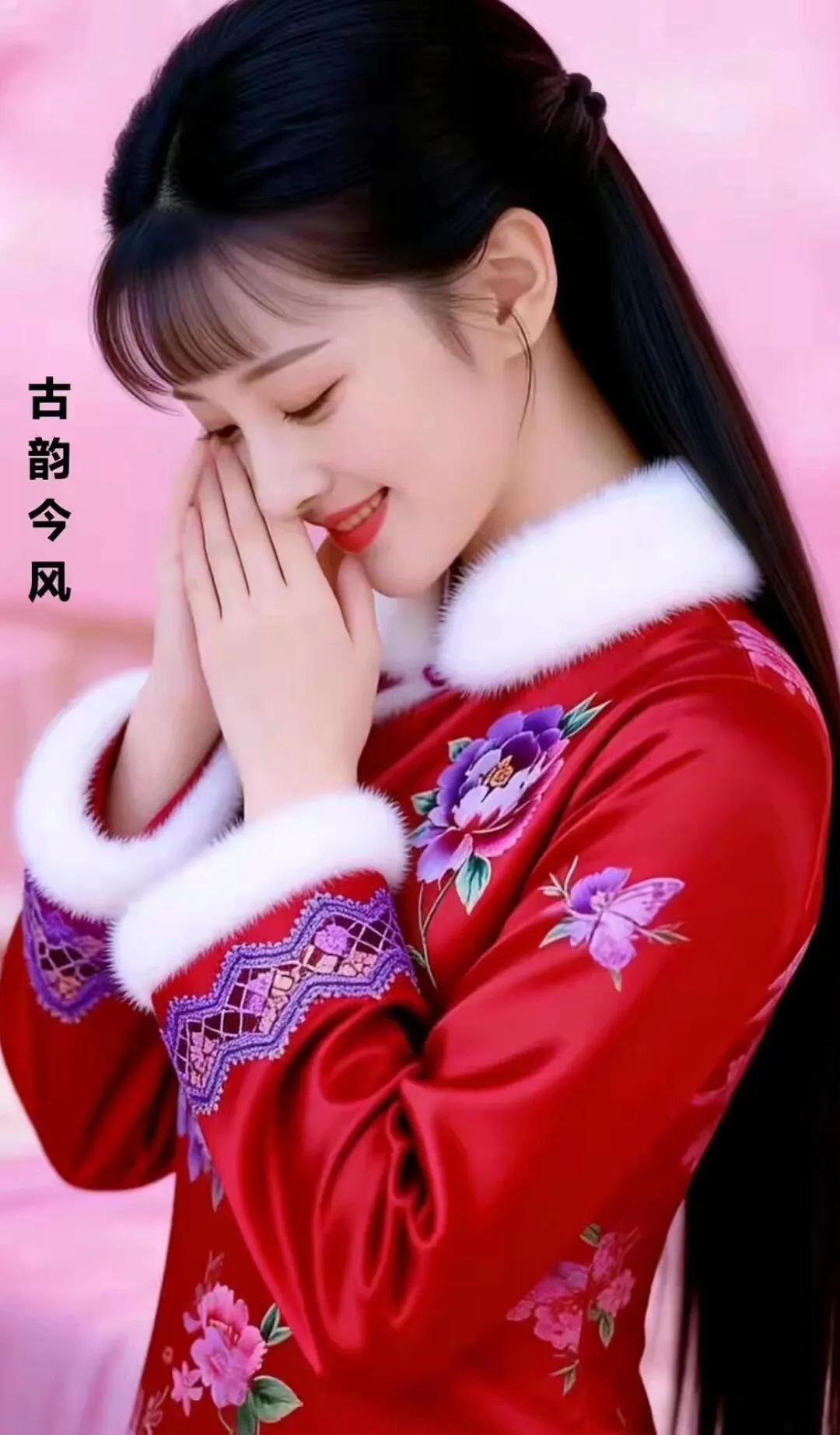 古韵今风，红衣美人，笑靥如花。