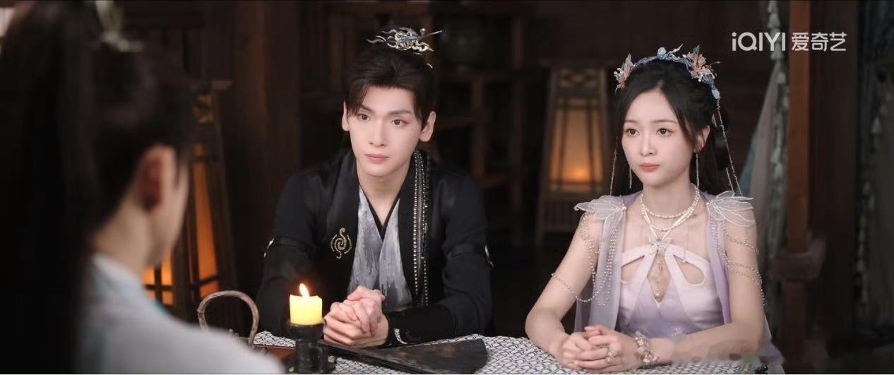 吴宣仪翟潇闻喂药吻 哇，吴宣仪把阿醉的“直球式喂药吻”演绎得妙趣横生。没成功喂药