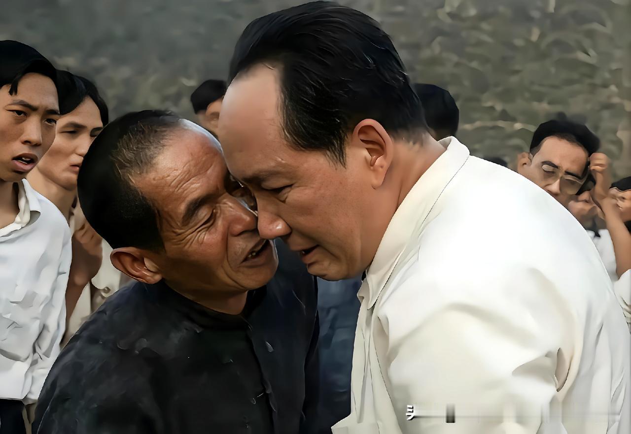 67年前，毛主席重返韶山与堂弟说起悄悄话

1959年6月25一一27日，毛主席