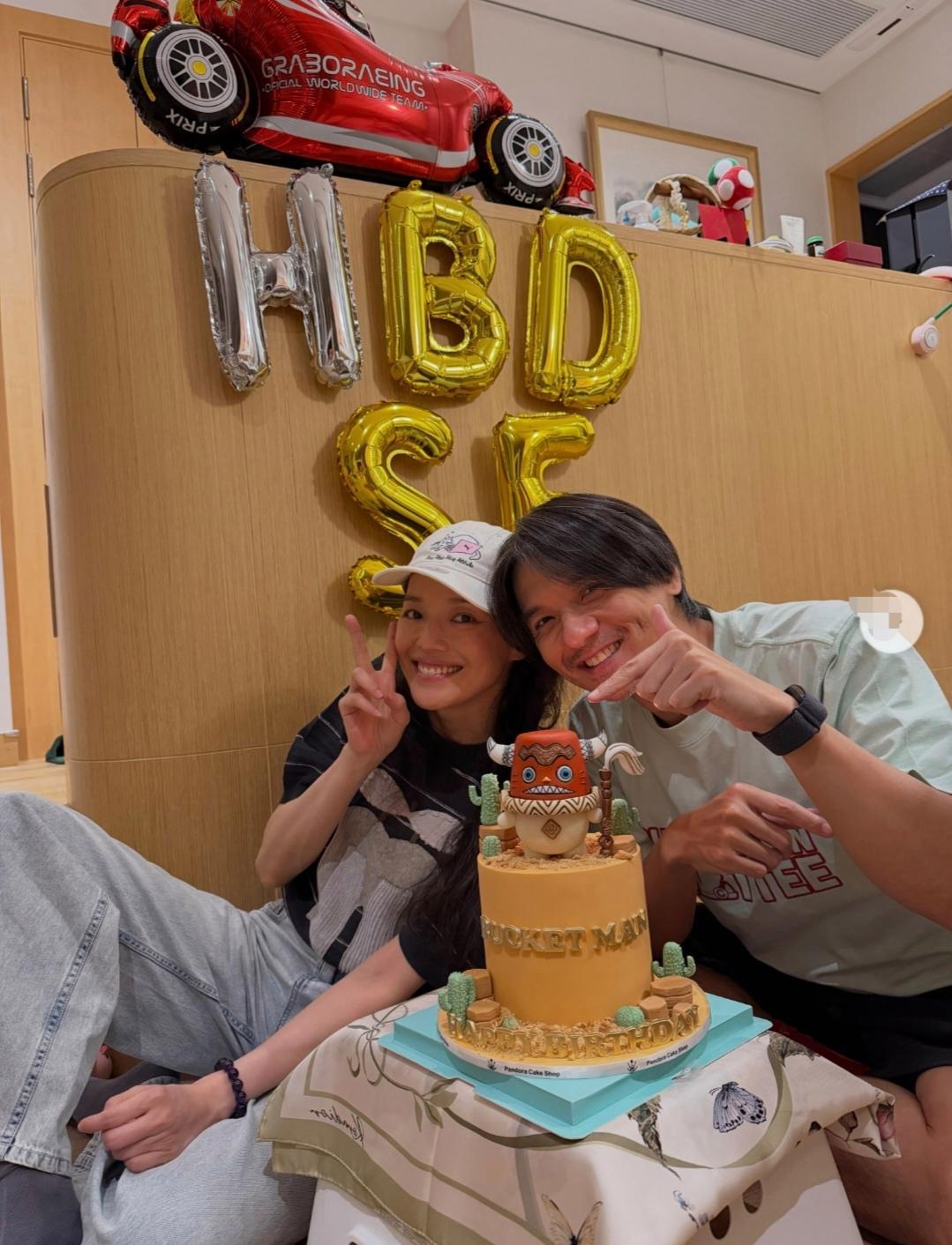 舒淇为52岁冯德伦庆生，罕晒夫妻甜蜜合照，结婚近10年没有孩子 