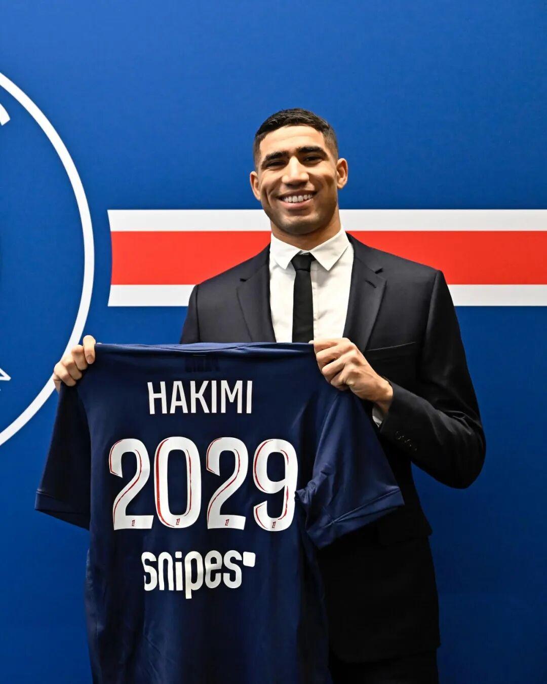 阿什拉夫·哈基米，巴黎圣日耳曼的当家右后卫，刚刚与俱乐部续约至2029年。据《世