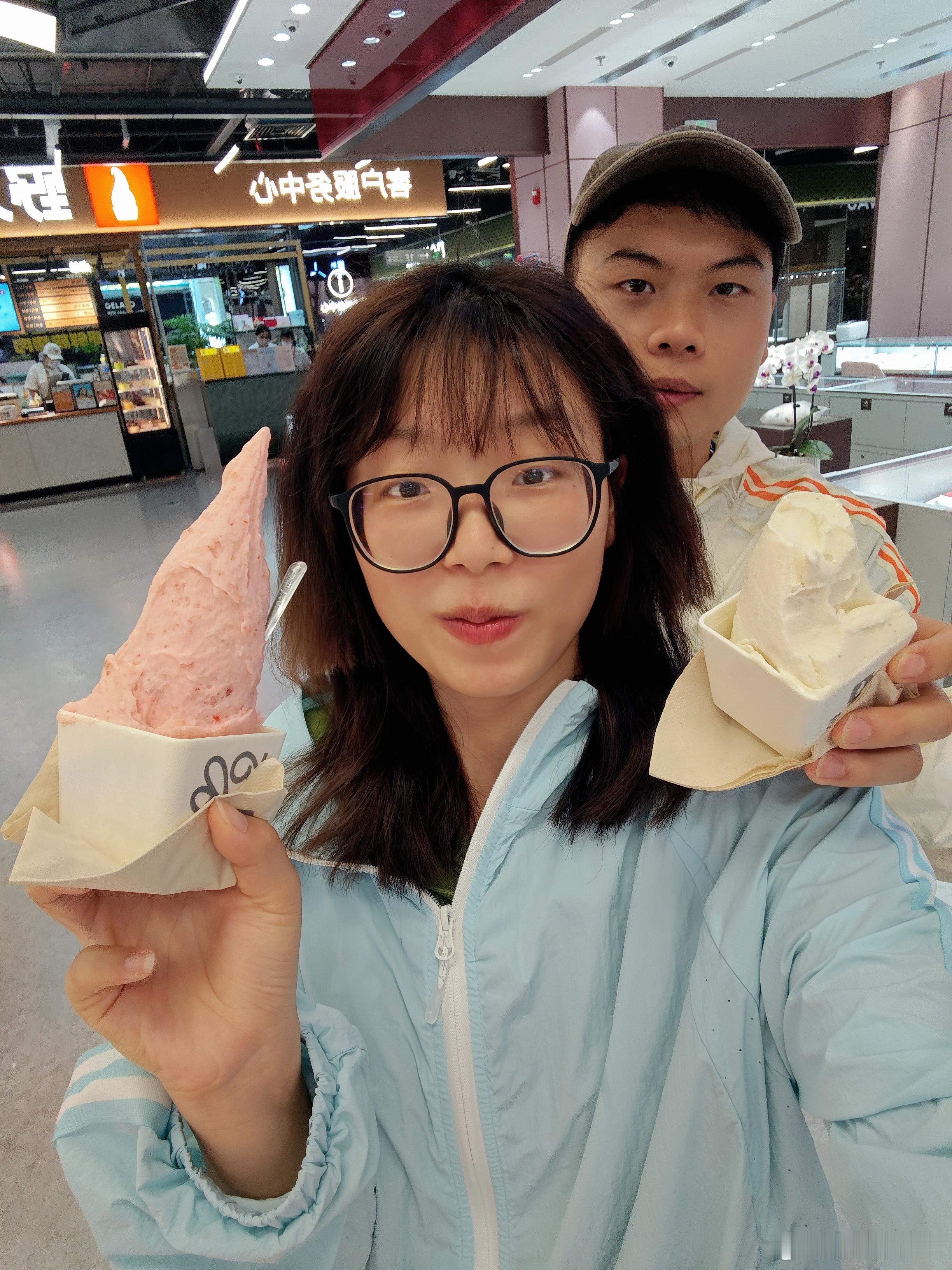 逛商场顺便来米米之家看了下手环10Pro，意外发现还有个陶瓷版，就很纠结了😮?