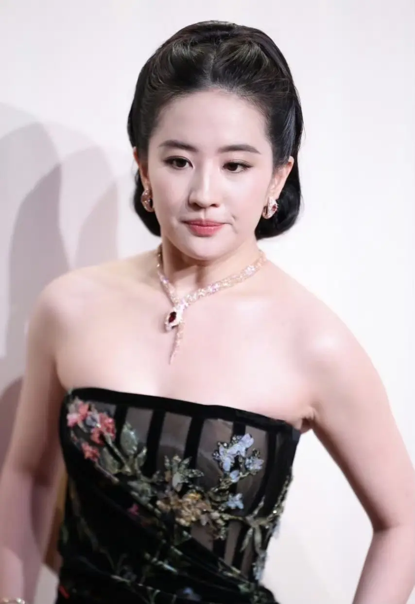 刘亦菲。