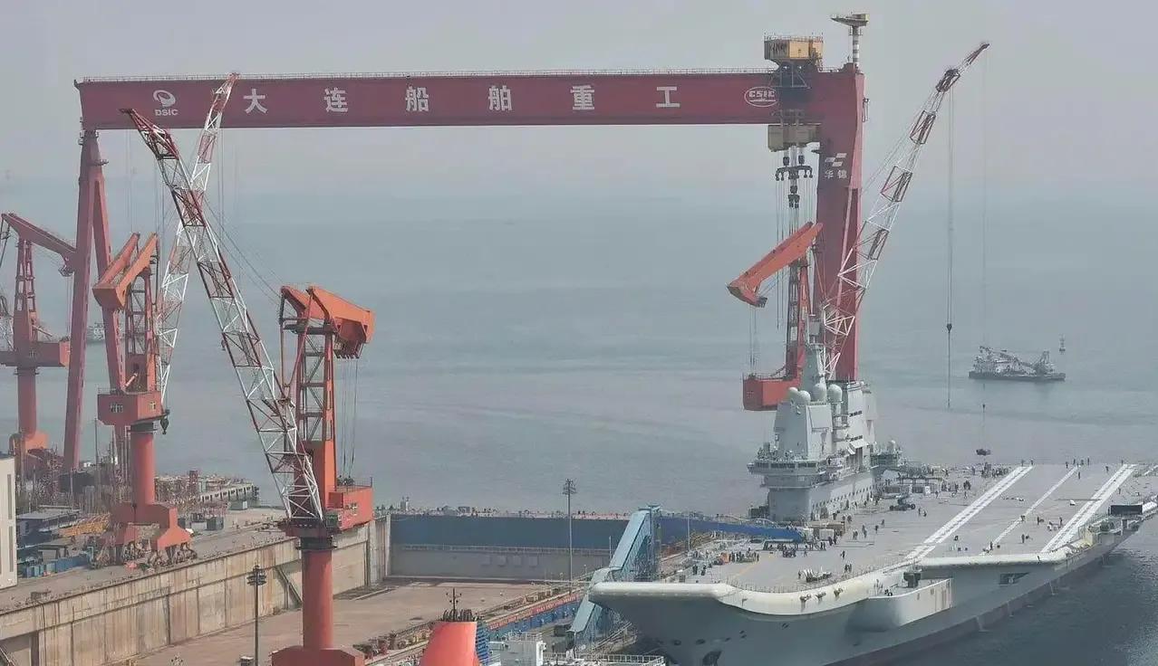 世界上能够建造航母的造船厂只有6家，中‬国有2家，大连造船厂和江南造船厂。 美国