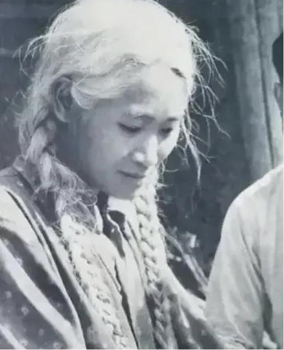 难怪当年地主执意要得到“白毛女”，这是近四十岁的‘白毛女’原型罗昌秀真实照片，就