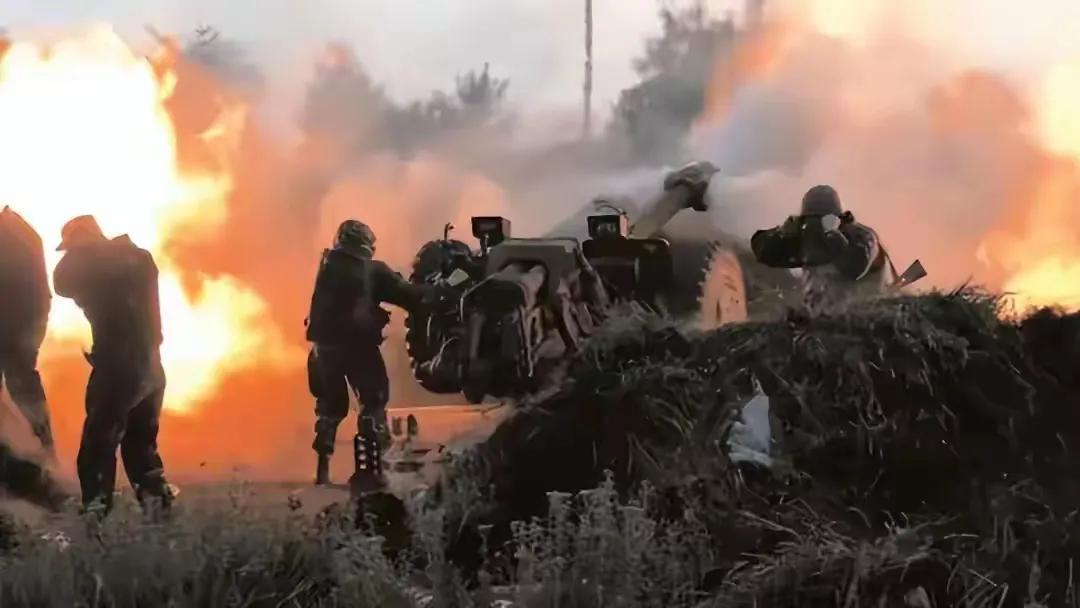 据德媒报道，目前俄军在各条战线占据主动，乌军面临最大的难题仍然是兵力匮乏，到年底