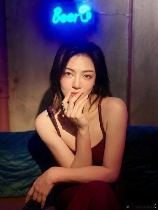 高亚麟徐梓钧相差26岁，是关晓彤同学。5月8日一早，曾在《家有儿女》中饰演夏东海