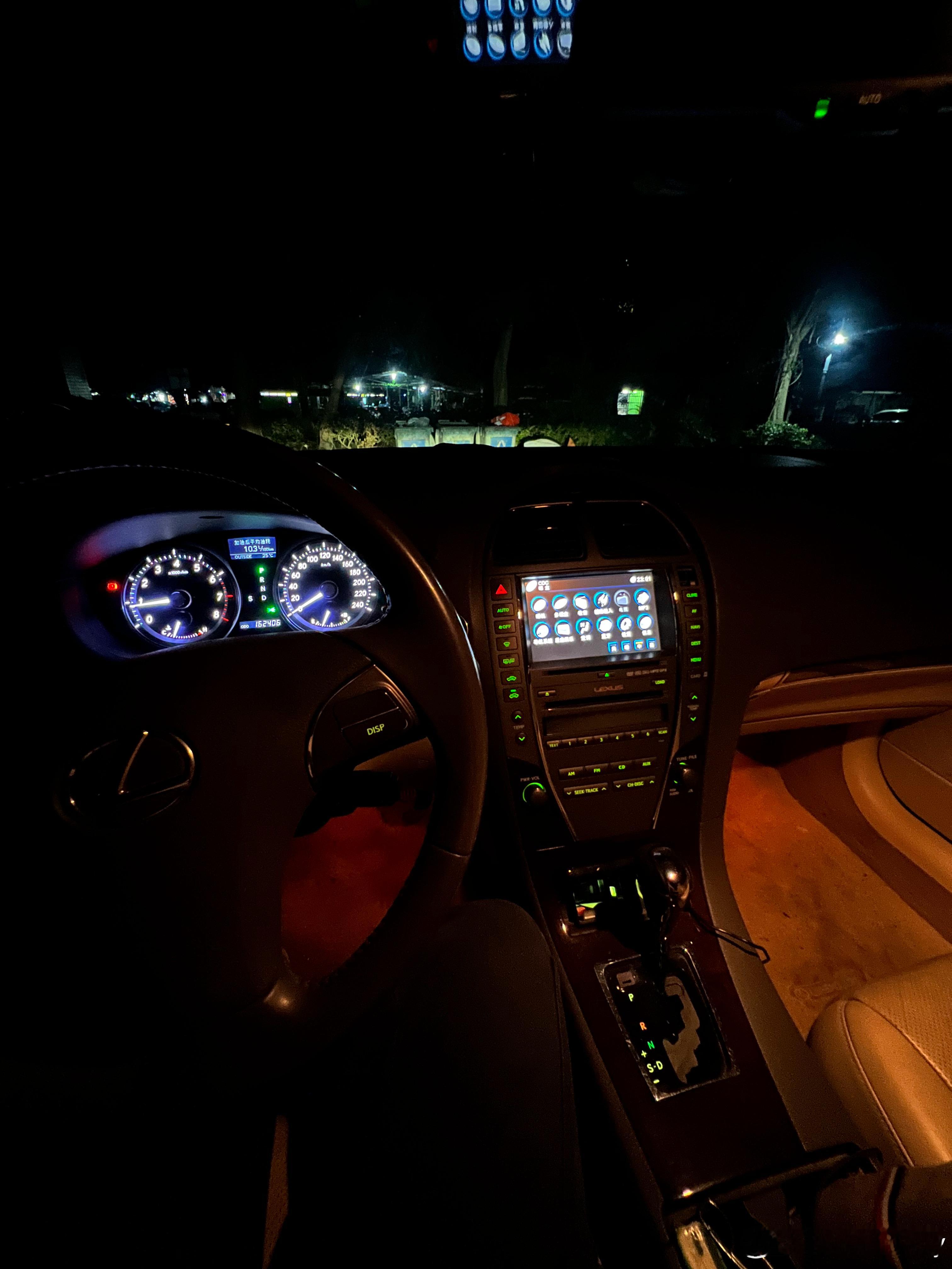 我的ES这块飞歌的屏幕触屏有点毛病，想换一个，又想保留倒车影像。本来想换个高配带