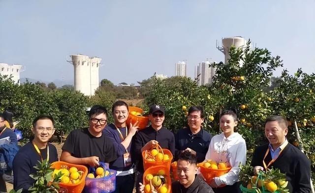 李亚鹏新店开业！周杰罕见现身，这才是成年人的真友情 