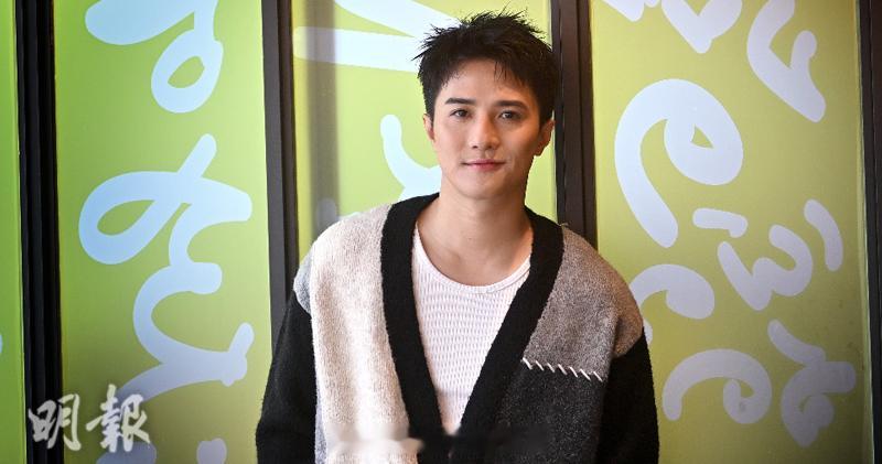 明报：黄庭锋六度角逐“飞跃男” 7年奋斗渴望肯定 向父母交代黄庭锋第六度入围《万