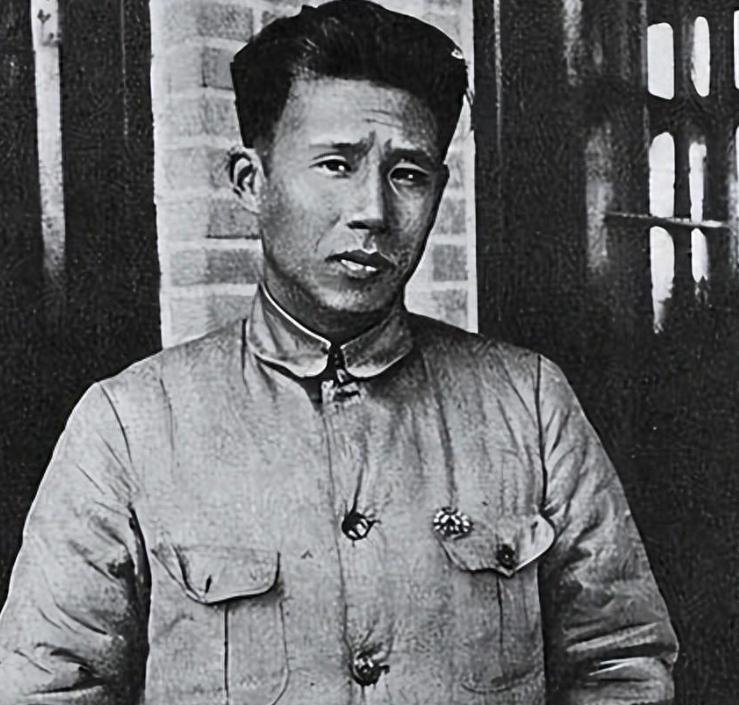 1933年，被捕的廖承志在狱中看见了同样被捕的陈赓。他灵机一动，对陈赓说：“我有