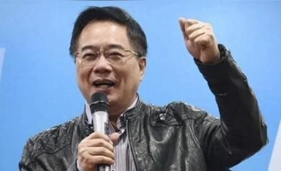 台湾最后的回归，既不是传统意义的和平谈判，也不是武力行动，而是国民党与民进党迫于