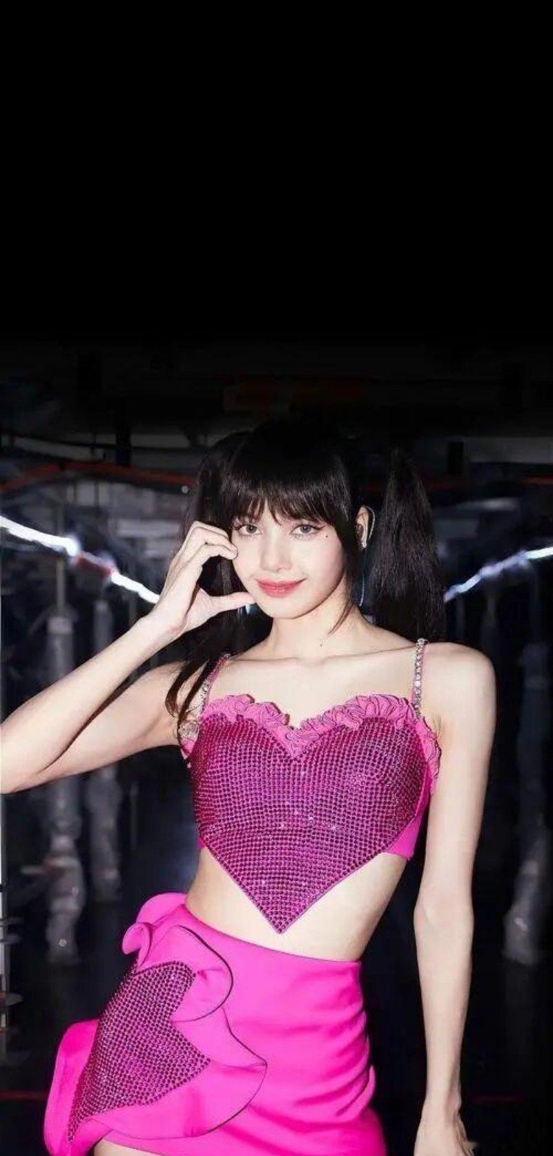 曝Lisa是脱衣秀主持人疯马秀表演后Lisa要当脱衣秀主持人？粉丝澄清不是那活动