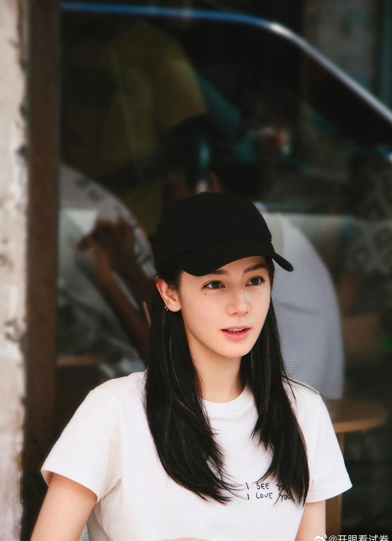 这就是迪丽热巴的素颜吗，那很浓颜系长相了 ​​​