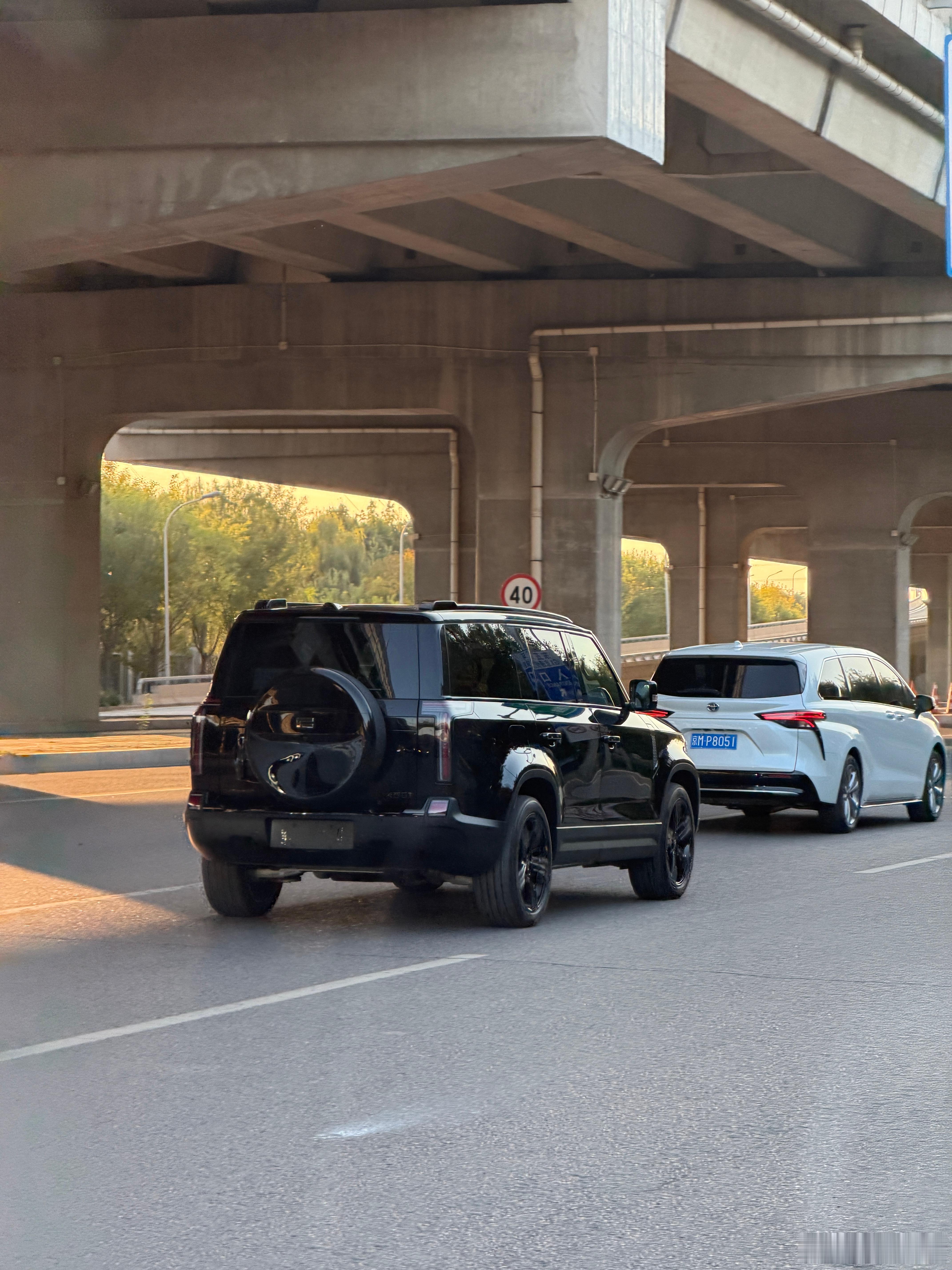 低难度猜车1.别看国内销量，上半年全球交付突破1万辆，主要卖去了中东，北非，中亚