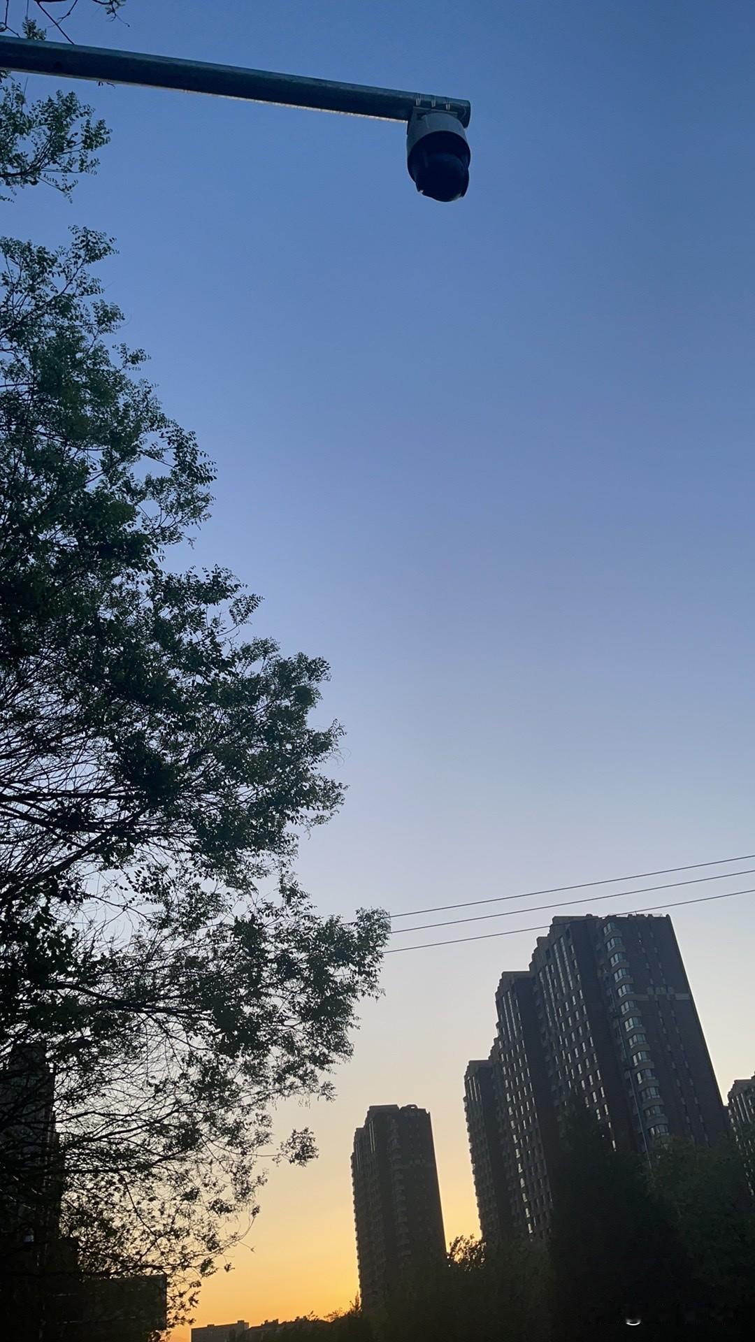 伊朗的事，美国很急……因为伊朗出来谈判的人说了不算，说了算的人出不来！