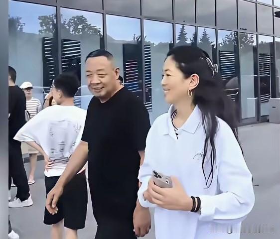 8月1日，千亿企业掌门人郭慧光，出任CEO首日和于东来一起“逛”许昌胖东来天使城